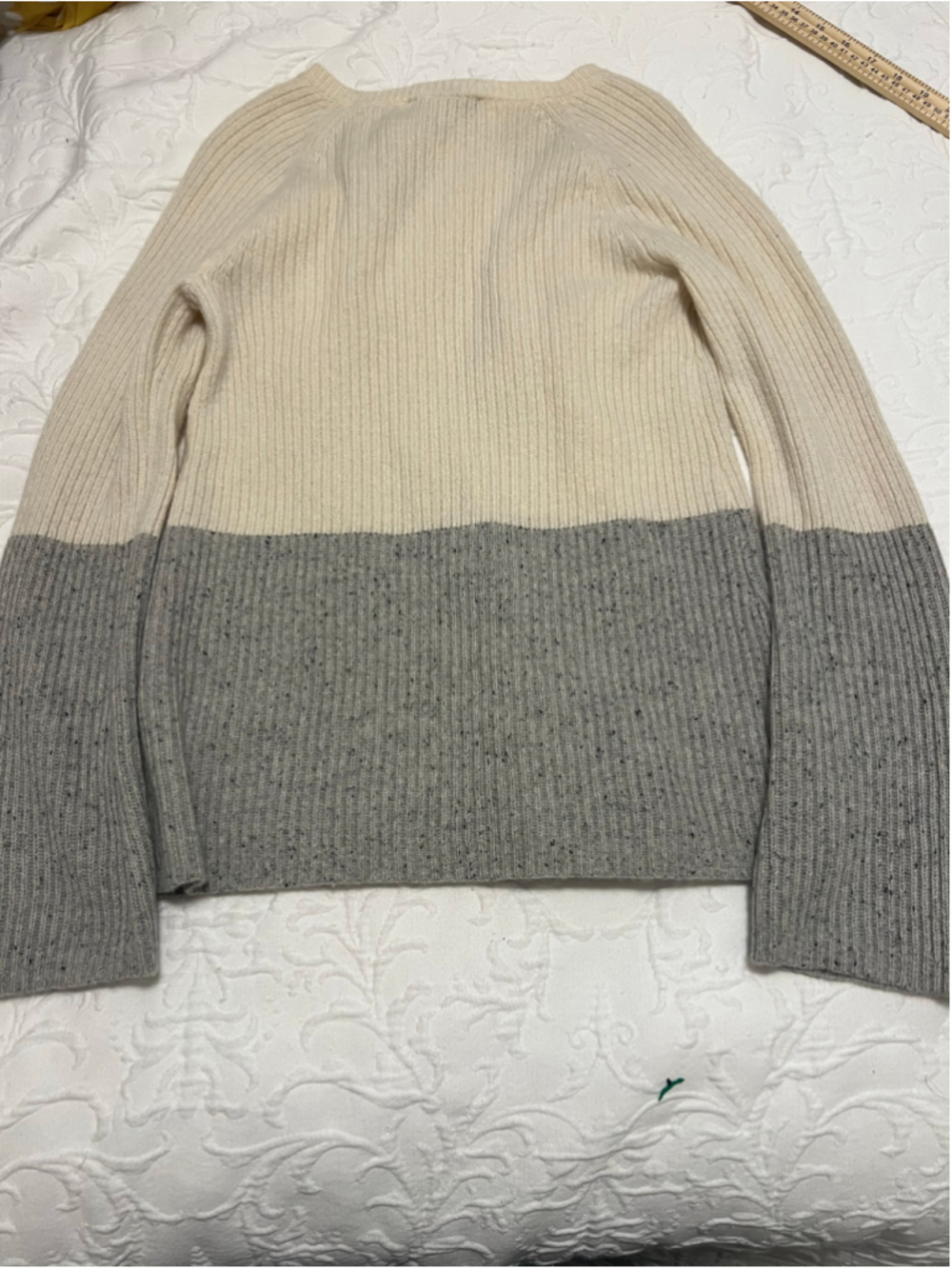 Women's Ann Taylor Cashmere Colorblock Sweater XS Beige Grey - Picture 8 of 8